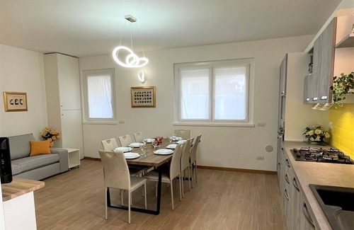 Intra Apartment | HAPPY DAYS with garden and parking.