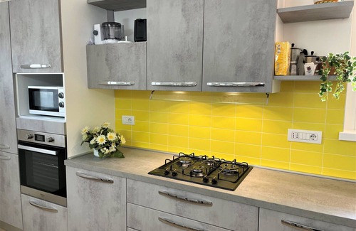 Intra Apartment | HAPPY DAYS with garden and parking.