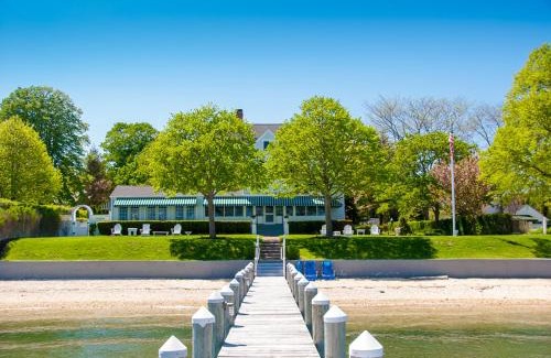 Pipes Cove Bed & Breakfast | Harbor Knoll Bed and Breakfast