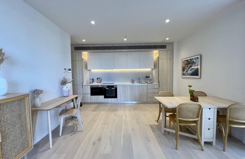 Newcastle Apartment | Harbour Side on Honeysuckle - minutes from Newcastle beaches and CBD