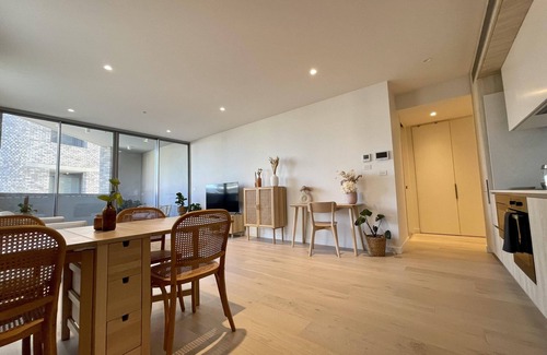 Newcastle Apartment | Harbour Side on Honeysuckle - minutes from Newcastle beaches and CBD