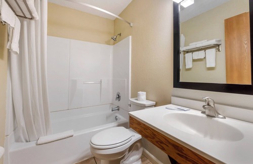 New Ulm Hotel | Harmony Inn