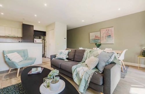 Kew Apartment | Harp Haven Contemporary in Suburban Tree lined Kew