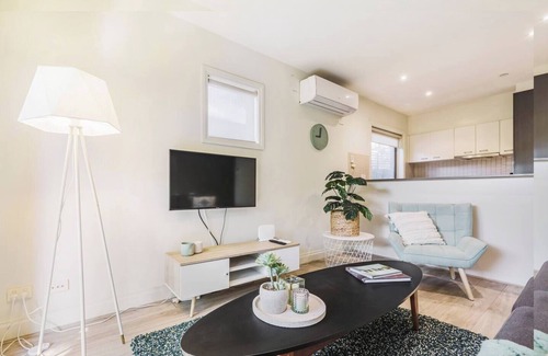 Kew Apartment | Harp Haven Contemporary in Suburban Tree lined Kew