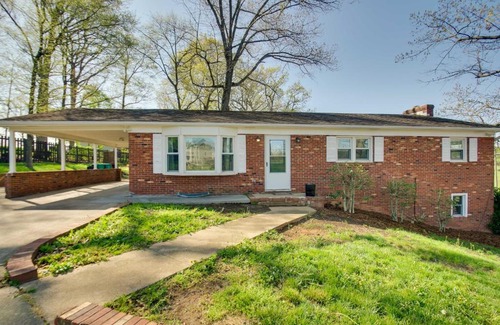 Cross Keys House | Harrisonburg Family Home with Deck, 4 Mi to Downtown