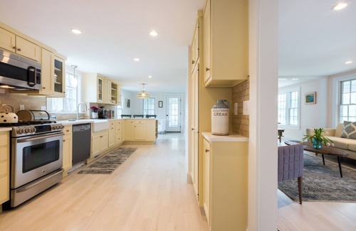 Barnstable House | Harvey House: 066-Ba Stunning Renovated Home Steps to Barnstable Harbor