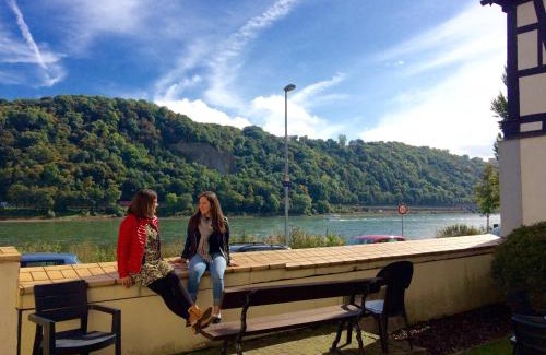 Neuendorf Apartment | Haus am Ufer mit Rheinpanoramablick