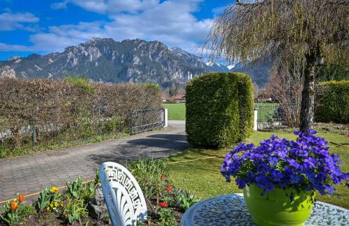 Horn House | Haus Bella