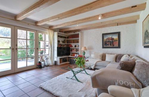 Horn House | Haus Bella