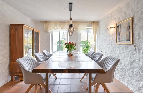 Horn House | Haus Bella