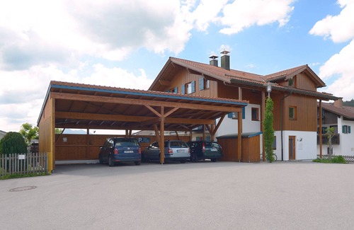 Hopfen am See Condo | Haus Vöhringer - Modern vacation apartment in a top location directly on Lake Hopfensee in the Allgäu