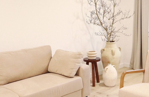 Oatfield House | Haven Guesthouse in Milwaukie - 2 Bedroom & 2 Bathroom with Fenced Backyard