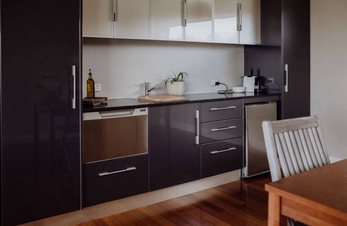 Bicheno Apartment | Haven on James - Luxurious Ocean Vista