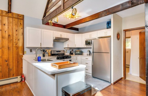 Woodsville House | Haverhill Mtn Retreat: Hike, Ski, Relax in Hot Tub