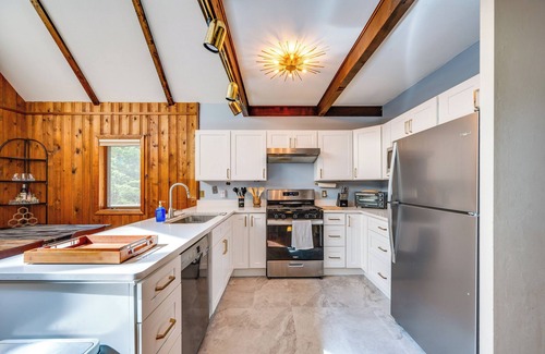 Woodsville House | Haverhill Mtn Retreat: Hike, Ski, Relax in Hot Tub