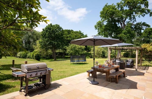 Abbess Roding House | Hawkridge Oast - Five Bedroom House, Sleeps 12