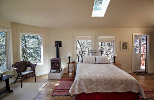 Fountain City House | Hawks View's Osprey Lodge