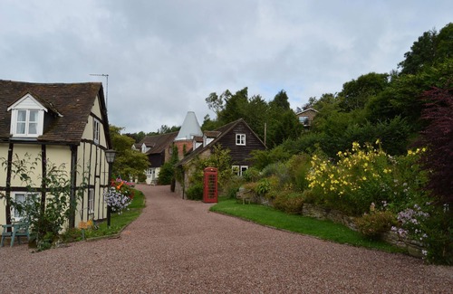 Hay-on-Wye Cottage | Haywain Cottage - sleeps 3 guests in 2 bedrooms
