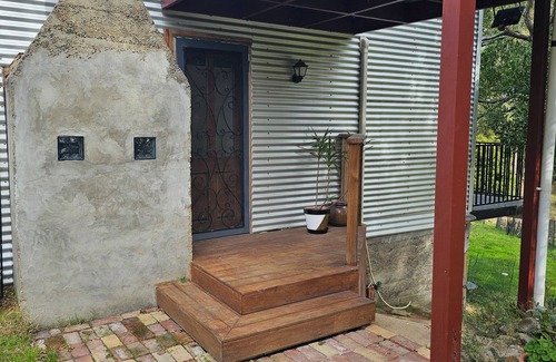 Flowerdale House | Hazy Hill Estate, a renovated Miners Cottage, surrounded by nature