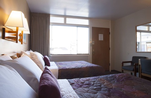 Edgewater Hotel | Heart O' Chicago