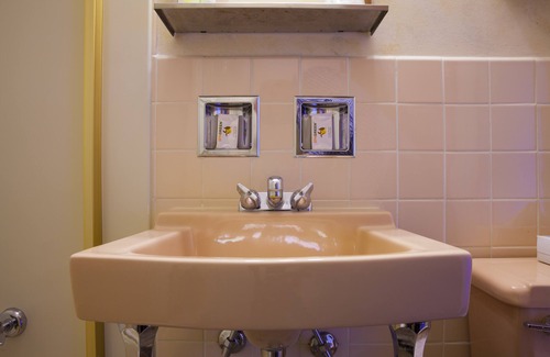 Edgewater Hotel | Heart O' Chicago