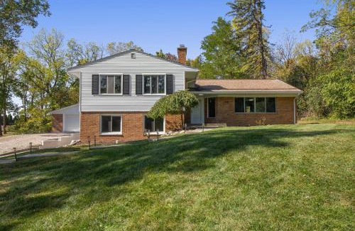 Burns Park House | Heart of Ann Arbor Stay