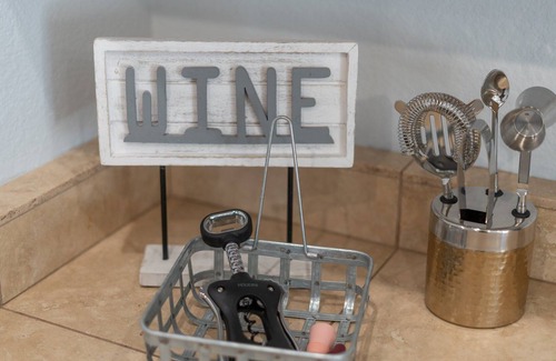 Chandler House | Heart of Chandler Pool Putting green 2060ft²