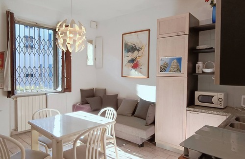 Chinatown Apartment | Heart of chinatown, pedestrian zone, go on foot to Center and the Sempione park