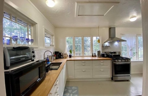 Eastsound House | HEART OF EASTSOUND - ENTIRE HOME (NEW LISTING)