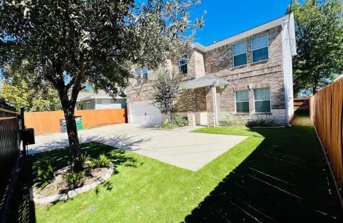 Northside House | *Heart of Houston* Pet friendly/14ppl/4br/2.5b