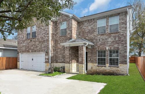 Northside House | *Heart of Houston* Pet friendly/14ppl/4br/2.5b