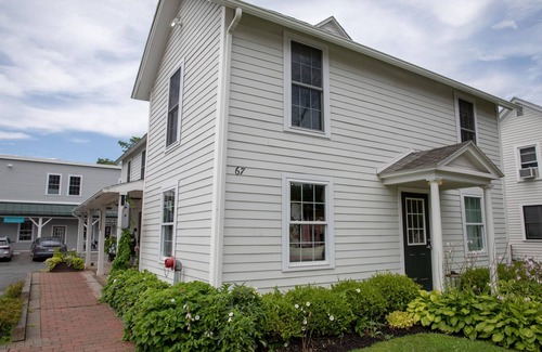 Lenox Apartment | Heart of Lenox! - renovated downtown apartment