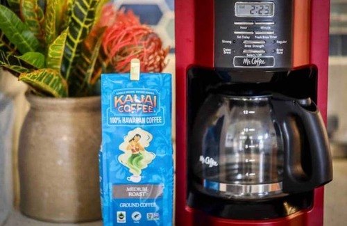 Queen Emmas Bluffs Condo | Heart of Princeville w/AC minutes from everything!