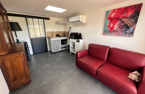 Alata Apartment | Heated pool 4X8 5-seater Jacuzzi