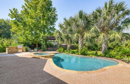 Manvel House | Heated Pool Family-Friendly Houston Area Home!
