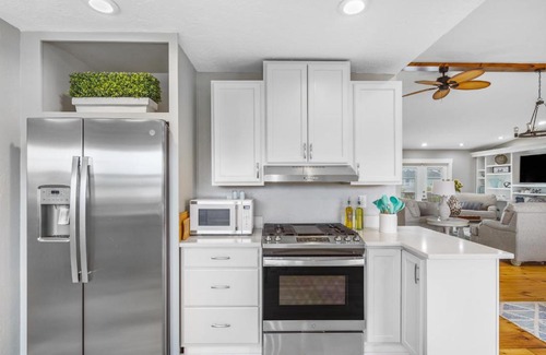 Memphis House | Heated Pool/Near Ana Maria Beach/King/4BD.3Bath