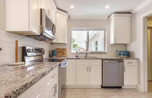 North Corals House | Heated Saltwater Pool Soflo Tropical Oasis in Fort Lauderdale