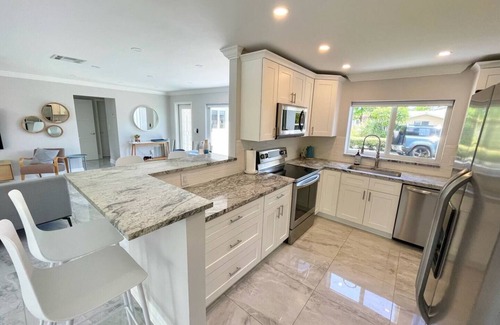 North Corals House | Heated Saltwater Pool Soflo Tropical Oasis in Fort Lauderdale