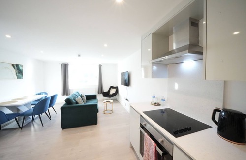 Ashford Apartment | Heathrow Charge and Go