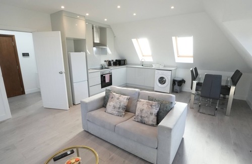 Ashford Apartment | Heathrow Charge and Go