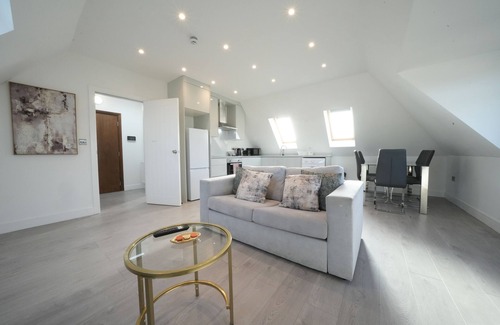 Ashford Apartment | Heathrow Charge and Go