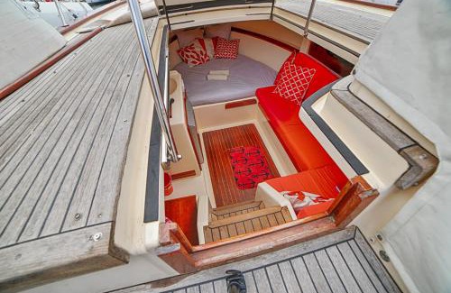 Porquerolles Boat Rental | HEBERGEMENTS BATEAUX A QUAI