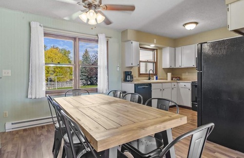 Piedmont House | Hellen Drive · Spacious 4-BR-LG Fenced Backyard and Patio