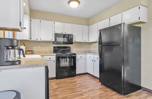 Piedmont House | Hellen Drive · Spacious 4-BR-LG Fenced Backyard and Patio