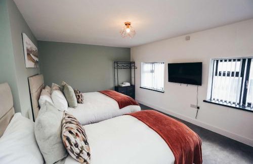 Barrow-on-Trent Apartment | Hen & Chickens Luxury Apartments, Free Parking, By DerBnB