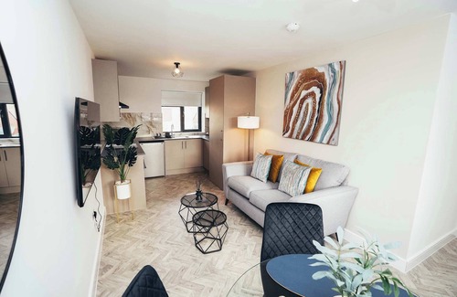 Barrow-on-Trent Apartment | Hen & Chickens Luxury Apt Free Parking | By DerBnB