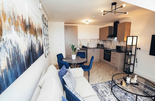 Barrow-on-Trent Apartment | Hen & Chickens Luxury Apt Free Parking | By DerBnB