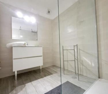 Hendaye Apartment | Hendaye a 6mn a pied de la plage parking privé