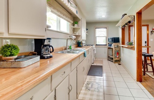 Henderson House | Henderson Vacation Rental Less Than 1 Mi to Norfork Lake!