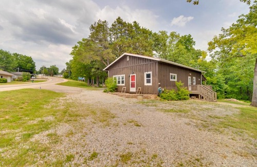 Henderson House | Henderson Vacation Rental Less Than 1 Mi to Norfork Lake!